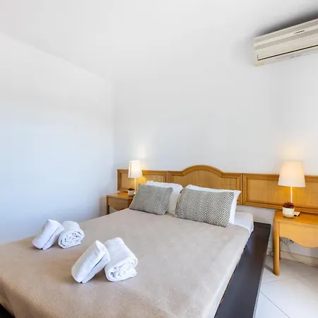 Modha Apartment *